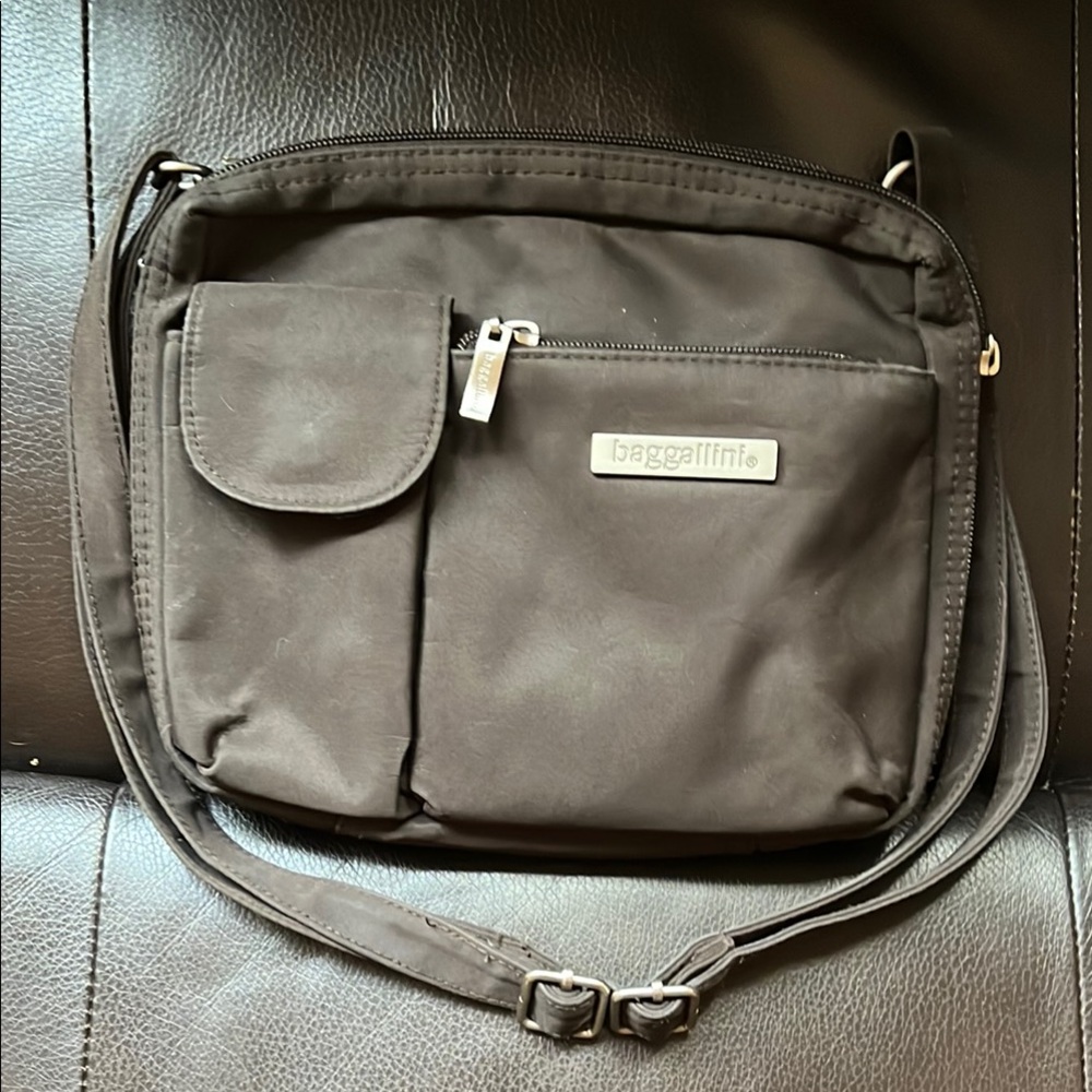 Baggallini Brown Crossbody Bag with Adjustable Strap and Metal Hardware